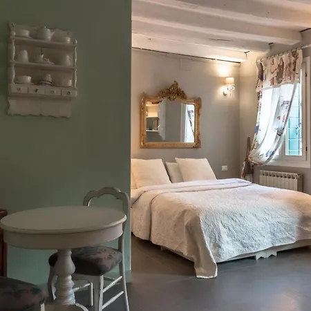 Rio Marin With Floating Gondolas View Apartment Venice