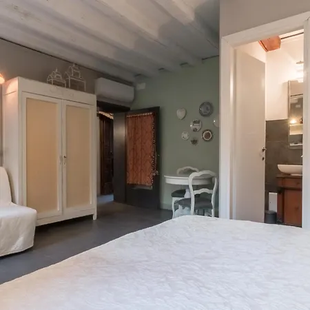 Apartment Rio Marin With Floating Gondolas View