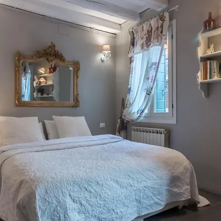 Apartment Rio Marin With Floating Gondolas View Venice