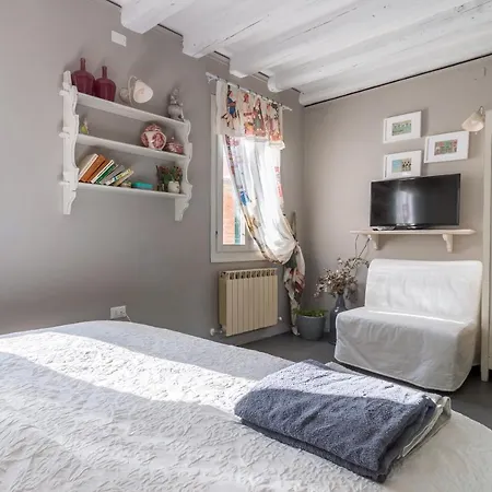 Appartamento Rio Marin With Floating Gondolas View Venezia